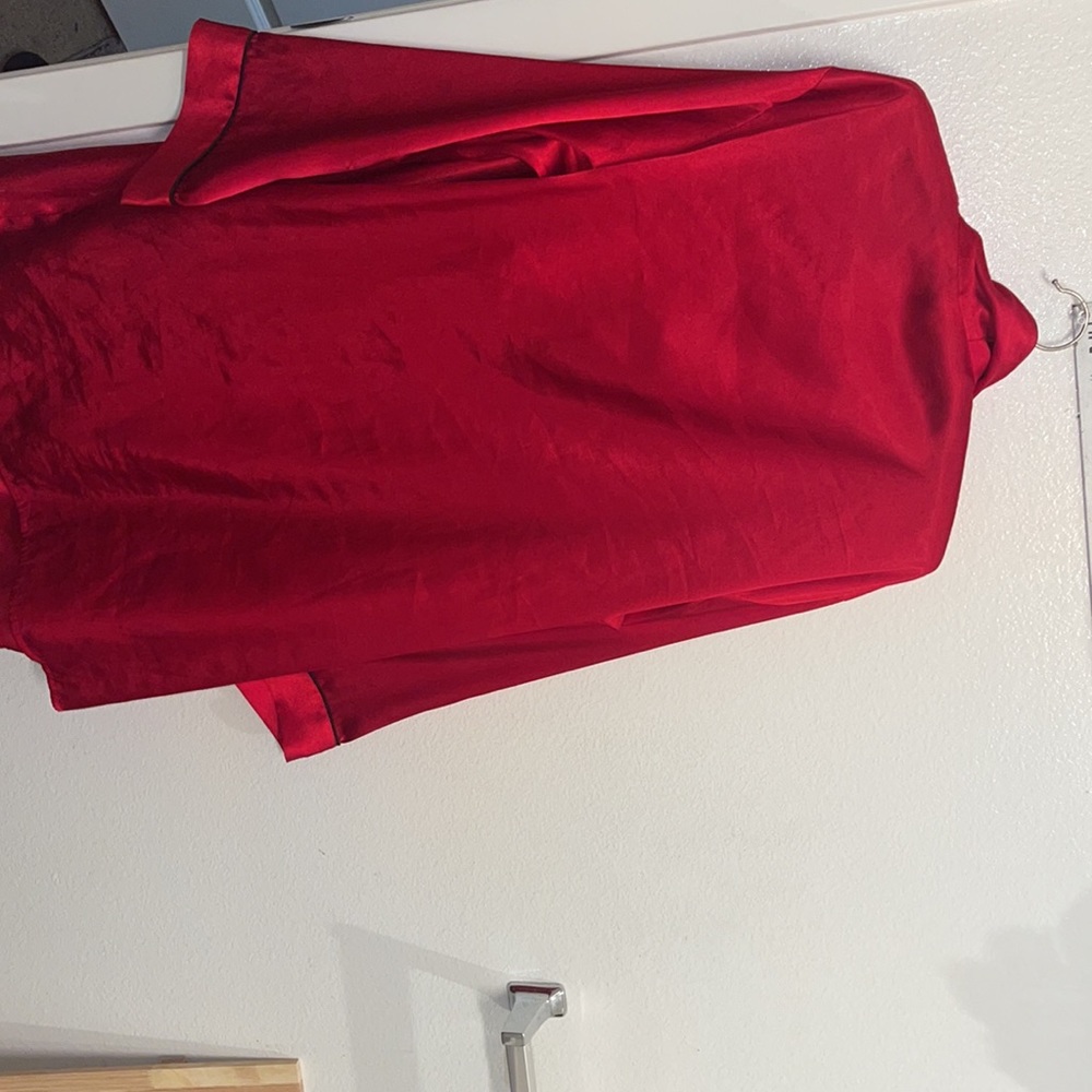Red robe - Picture 3 of 3